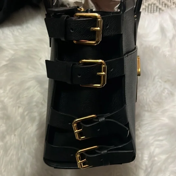 Beautiful bag!! Almost new worn 3X - Picture 3 of 7